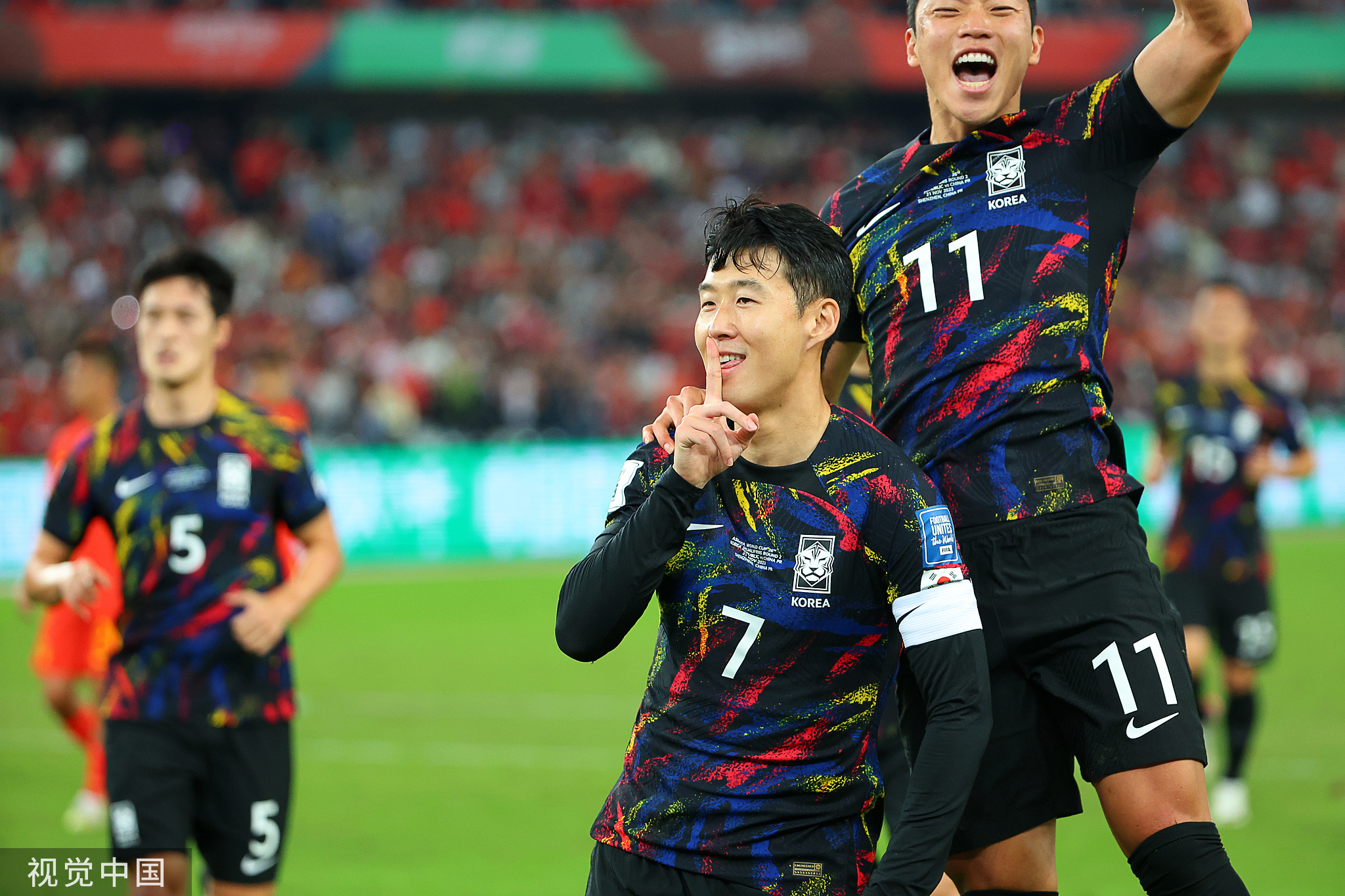 韩国足球队备战国内比赛刻苦训练